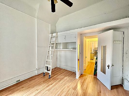 3rd image of 228 W 72nd St APT 3F