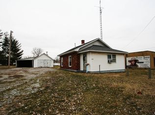 1302 Oak St, Carmi, IL 62821