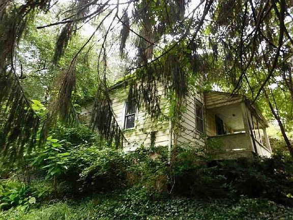 4th image of 437 Warwick Ave