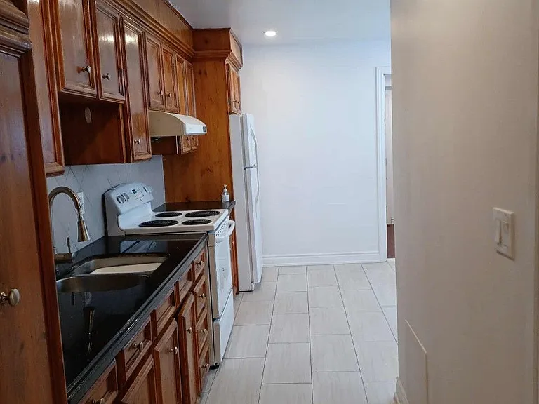 765 Gerrard St E #MAIN FL — Photo 2