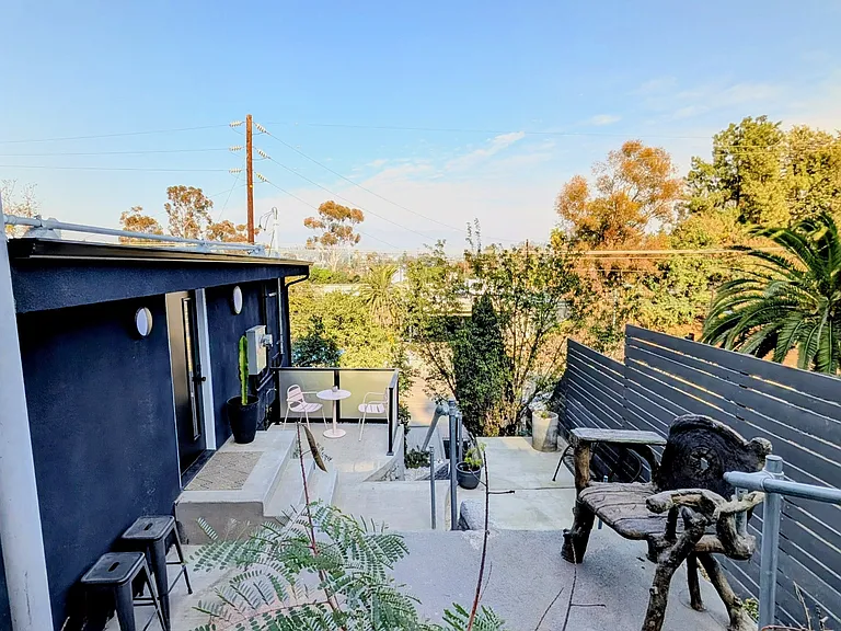 2338 Riverside Dr — Photo 15