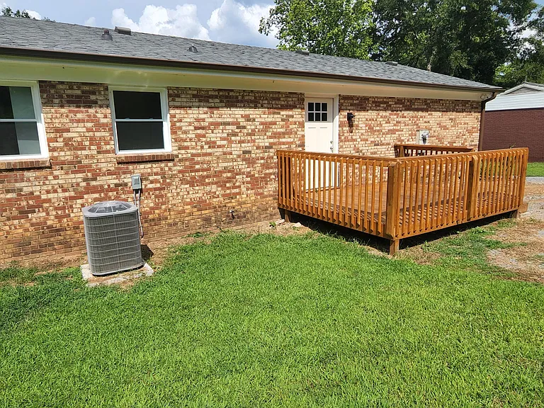 2019 Melrose Dr — Photo 9