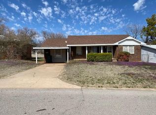 1113 Wilson Ave, Clinton, OK 73601