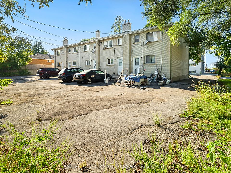 2nd image of 1482 Morisset Ave