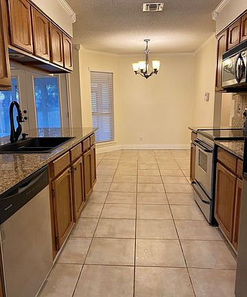 3rd image of 13610 Pebble Oak Dr