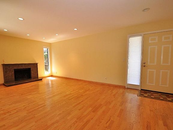 4th image of 74 Cypress Pl