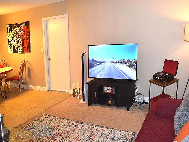 6380 Yucca Ave — Photo 8