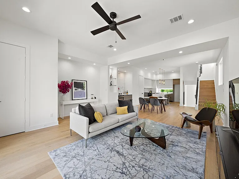 1607 Barbee St — Photo 10