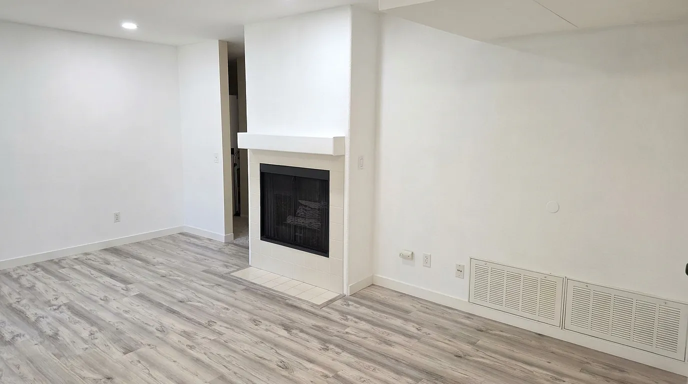 2 bed, 881 sqft, $2,895 — Photo 2