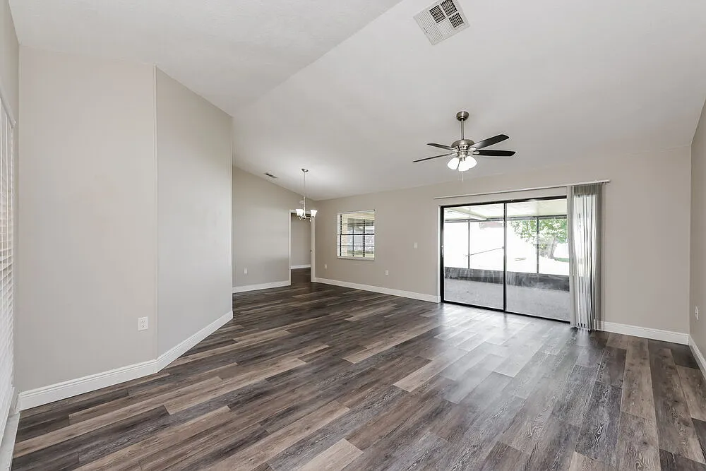 3 bed, 2.0 bath, 1380 sqft, $2,290 — Photo 3
