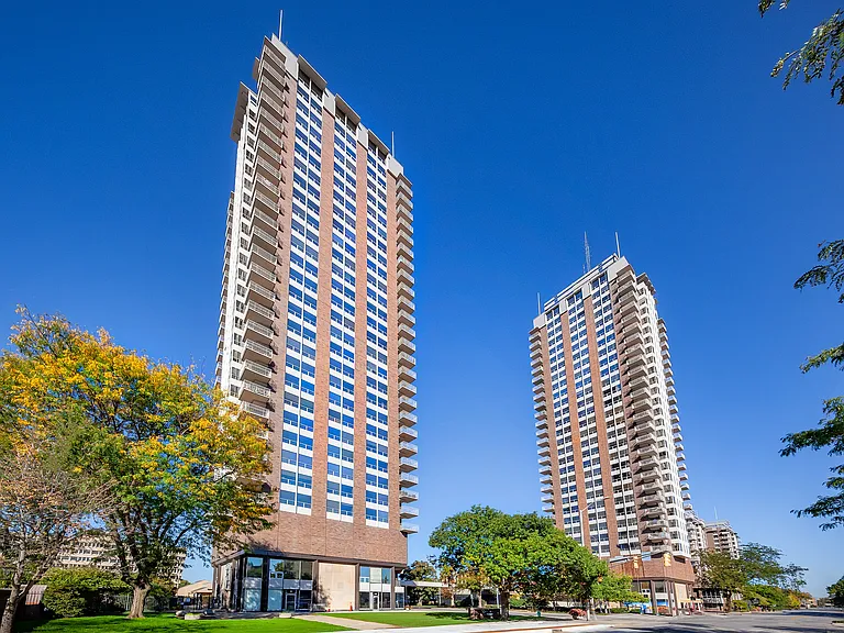 Riley Towers — Photo 22