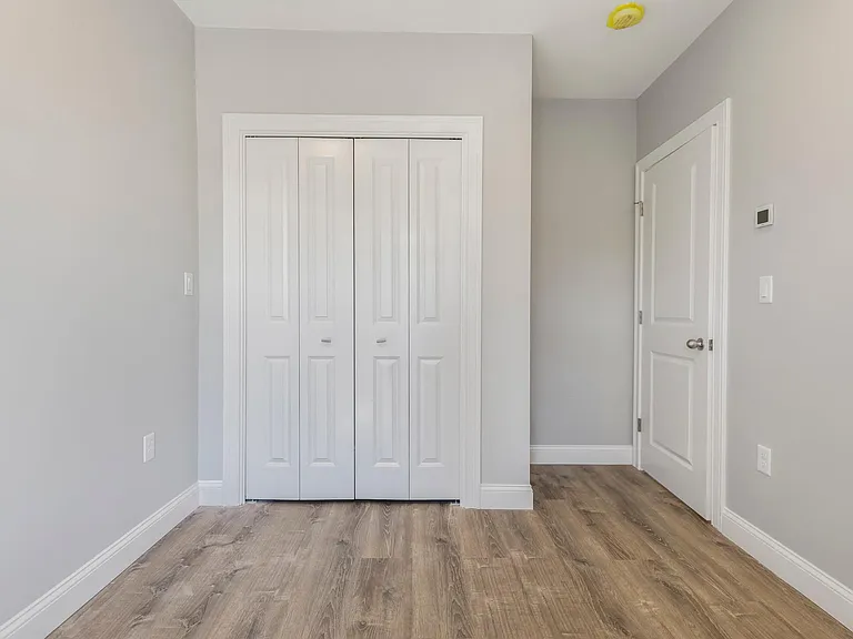 276-282 Hanover St #11 — Photo 8