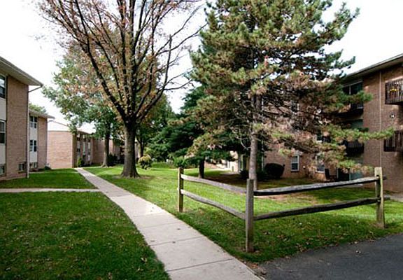 3rd image of 301 Heights Ln #71e08af6d