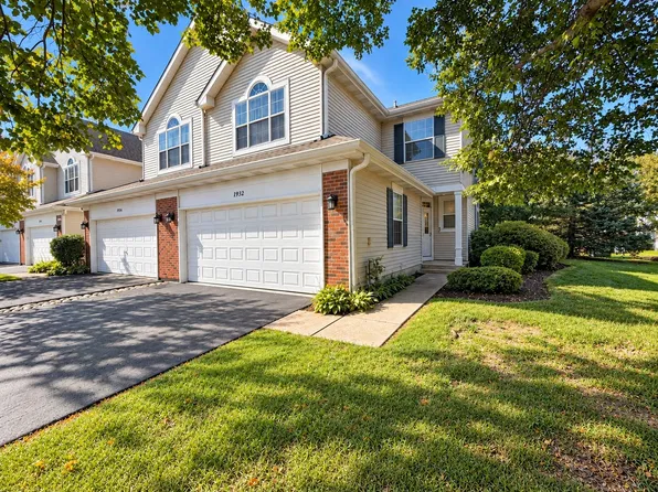1932 Blackberry Ln, Hoffman Estates, IL 60169