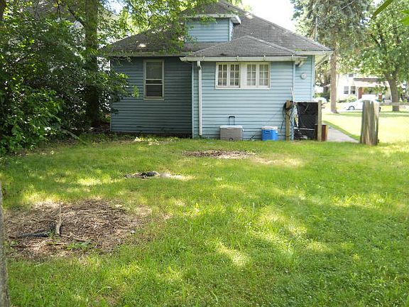 4th image of 1123 E Ewing Ave