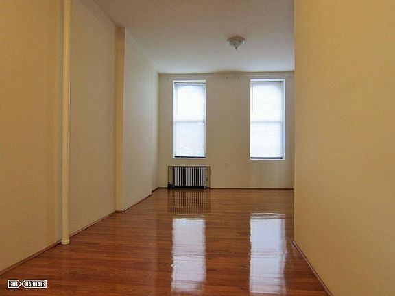 5th image of 176 India St APT 4R