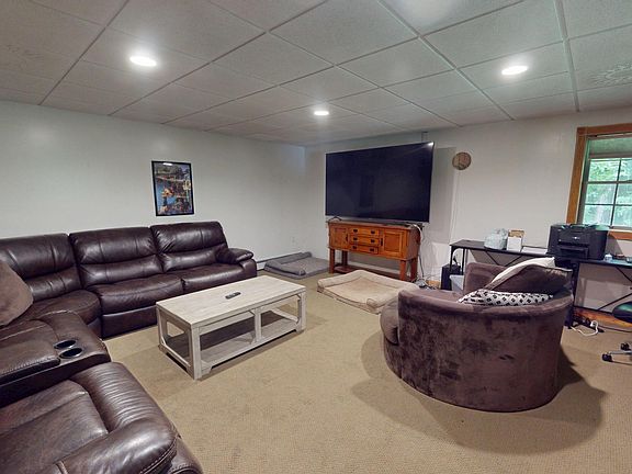 3rd image of 444 Tew Ln