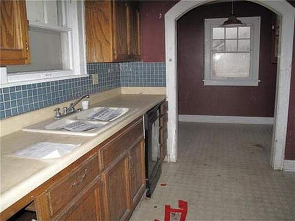 5th image of 329 N 15th St