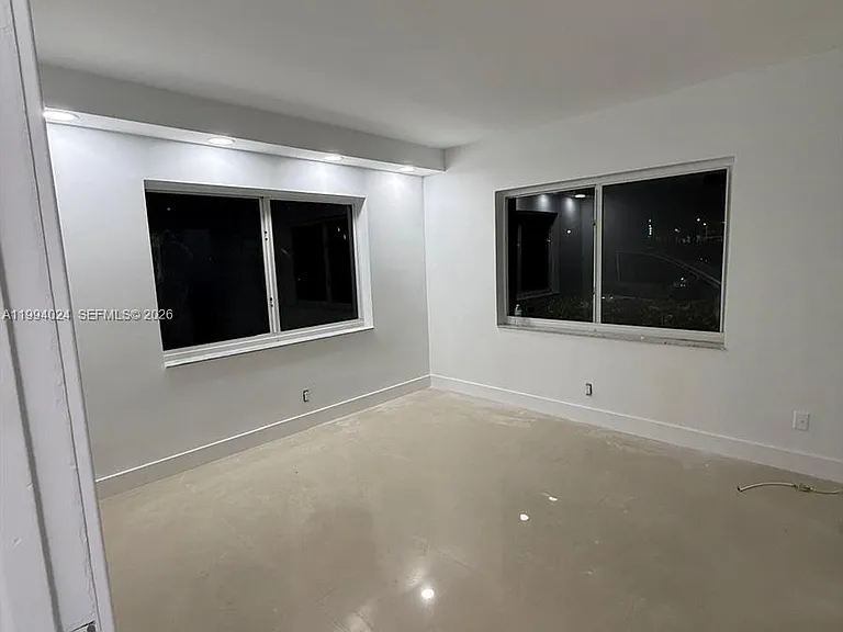 101 SE 6th Ave #8 — Photo 3