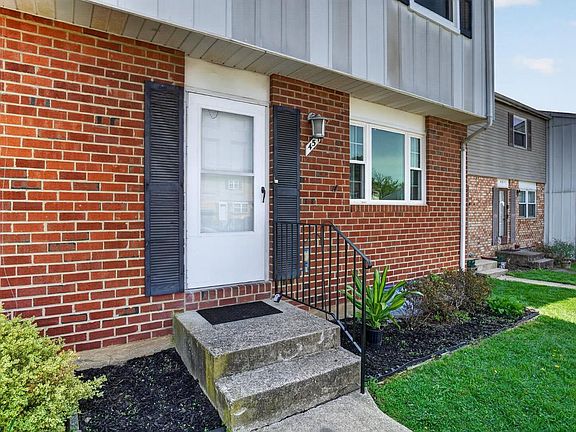 3rd image of 457 Mainview Ct