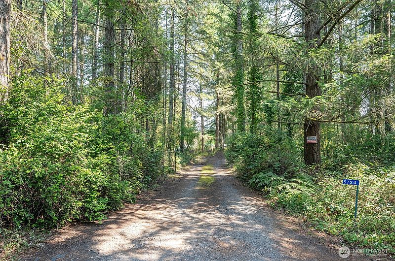 5th image of 5724 Puget Beach Road NE