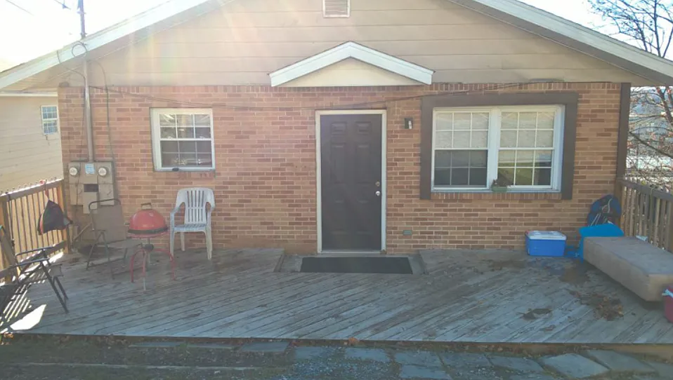 412 Sharon Ave photo 1