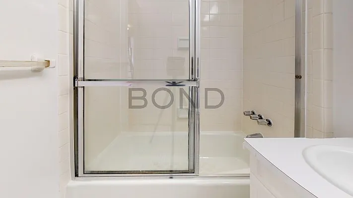 Rented by Bond New York | media 5