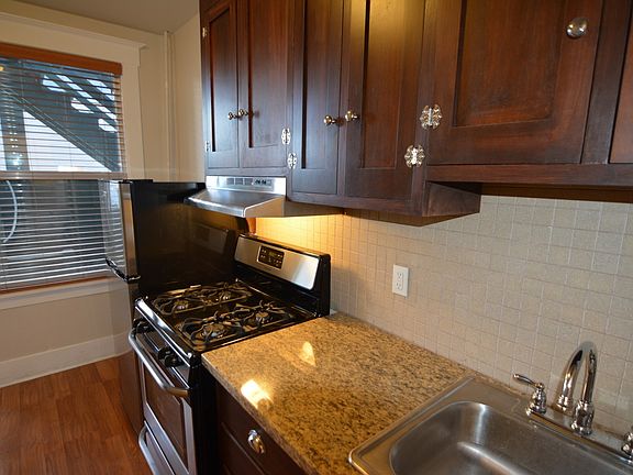 3rd image of 1002-1004 Earnest S Brazill St #2