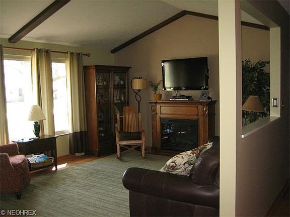 4th image of 26944 Elizabeth Ln