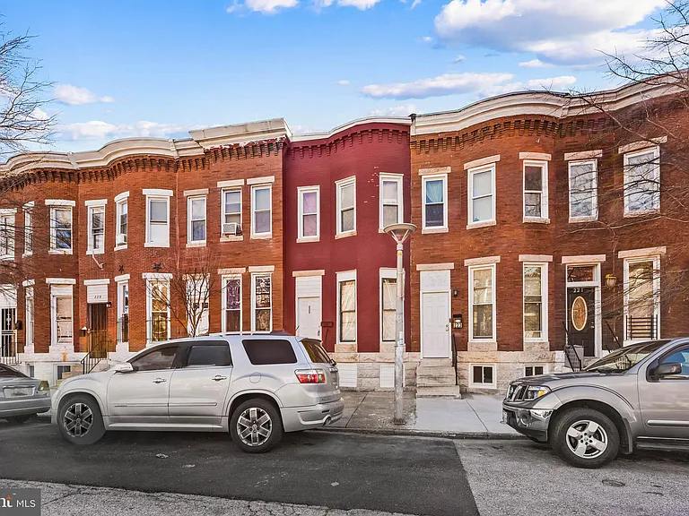 225 N Luzerne Ave — Photo 32