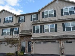132 Old Schoolhouse Ln, Mechanicsburg, PA