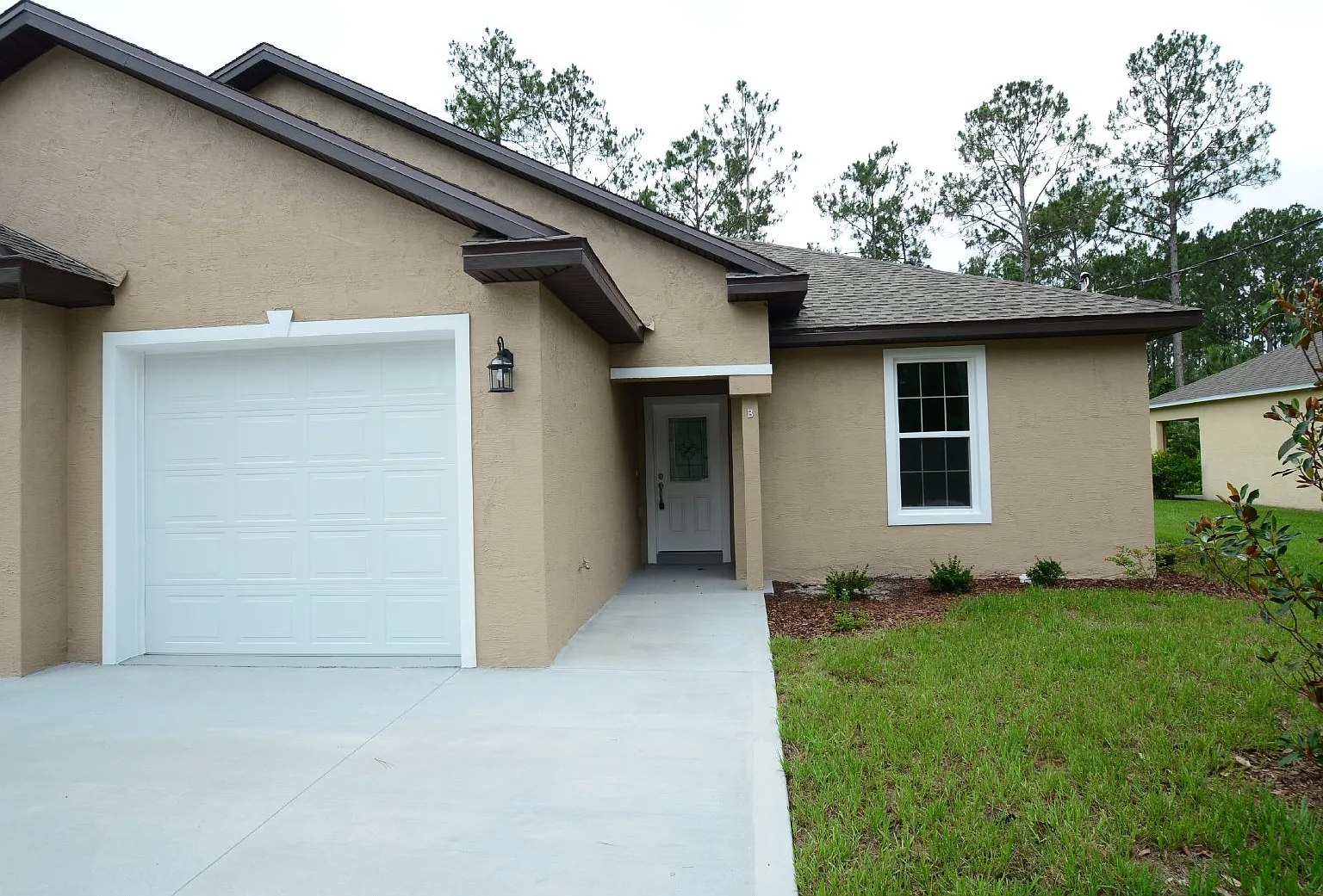 3 bed, 2.0 bath, 1169 sqft, $1,800 — Photo 2