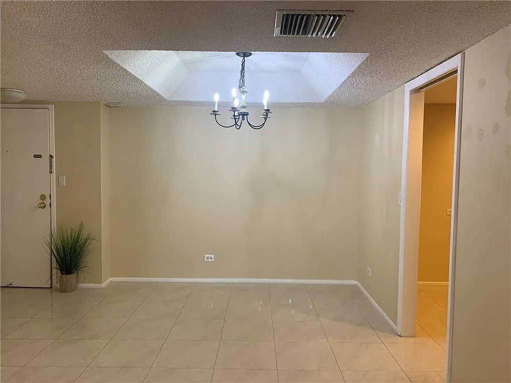 1 bed, 1.5 bath, 800 sqft, $1,500 — Photo 3