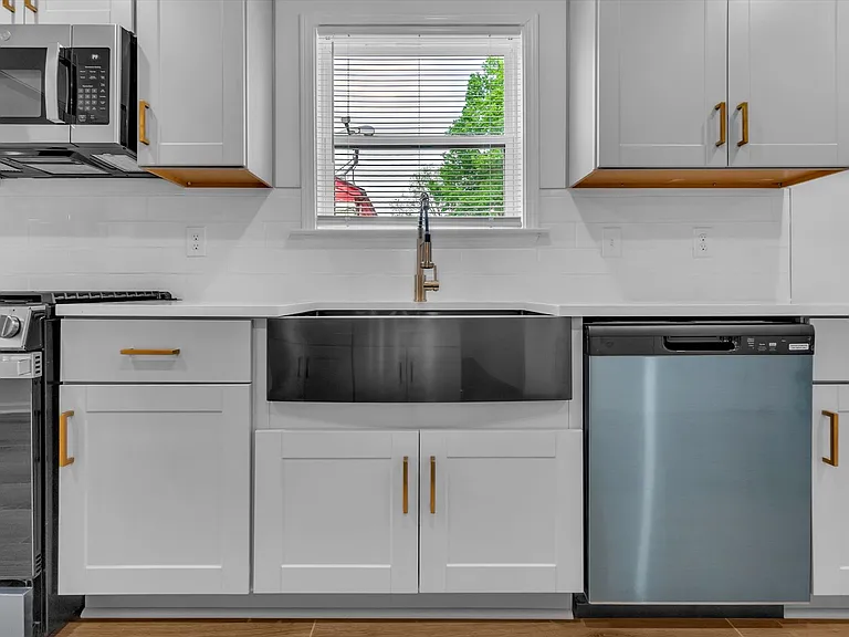 382 Josephine St — Photo 4