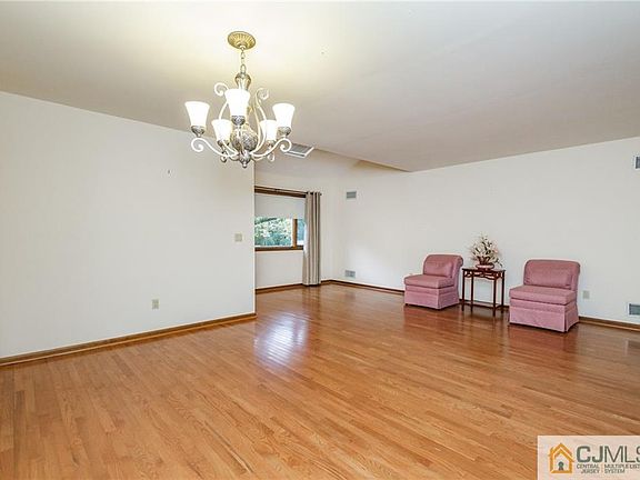 5th image of 228 Eagle Rock Ave