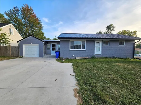 727 37th St NE, Cedar Rapids, IA 52402