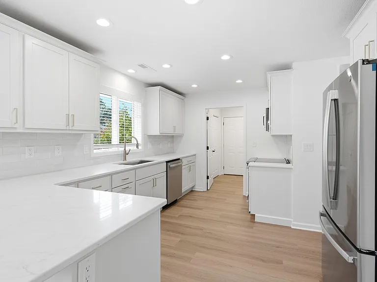 3711 Shadow Glen Ct — Photo 12