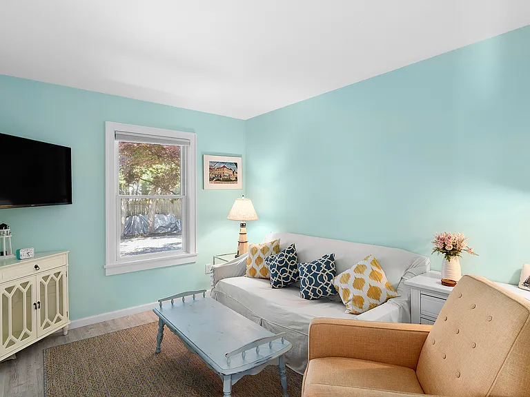 37 Halsey Rd — Photo 5