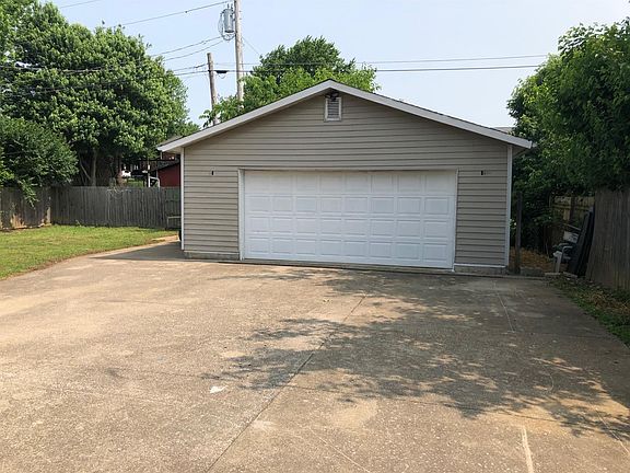 4th image of 407 Edgewood Dr