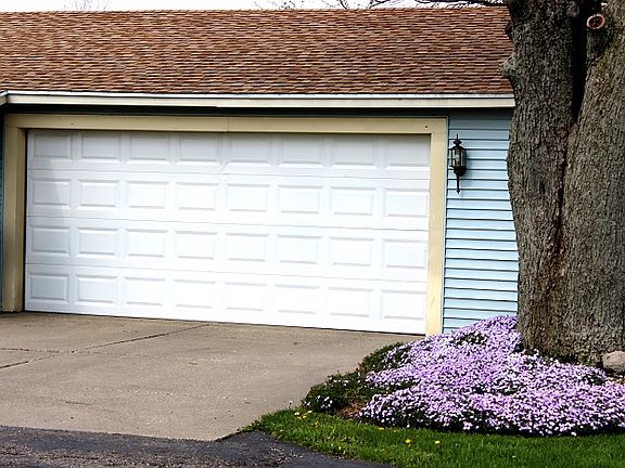 2 1/2 Car Garage New Door & 