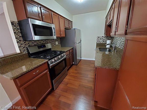 3rd image of 44477 Savery Dr