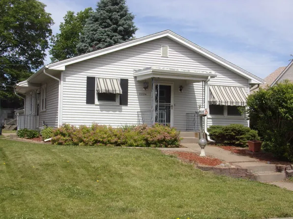 2224 15 1/2 St, Rock Island, IL 61201
