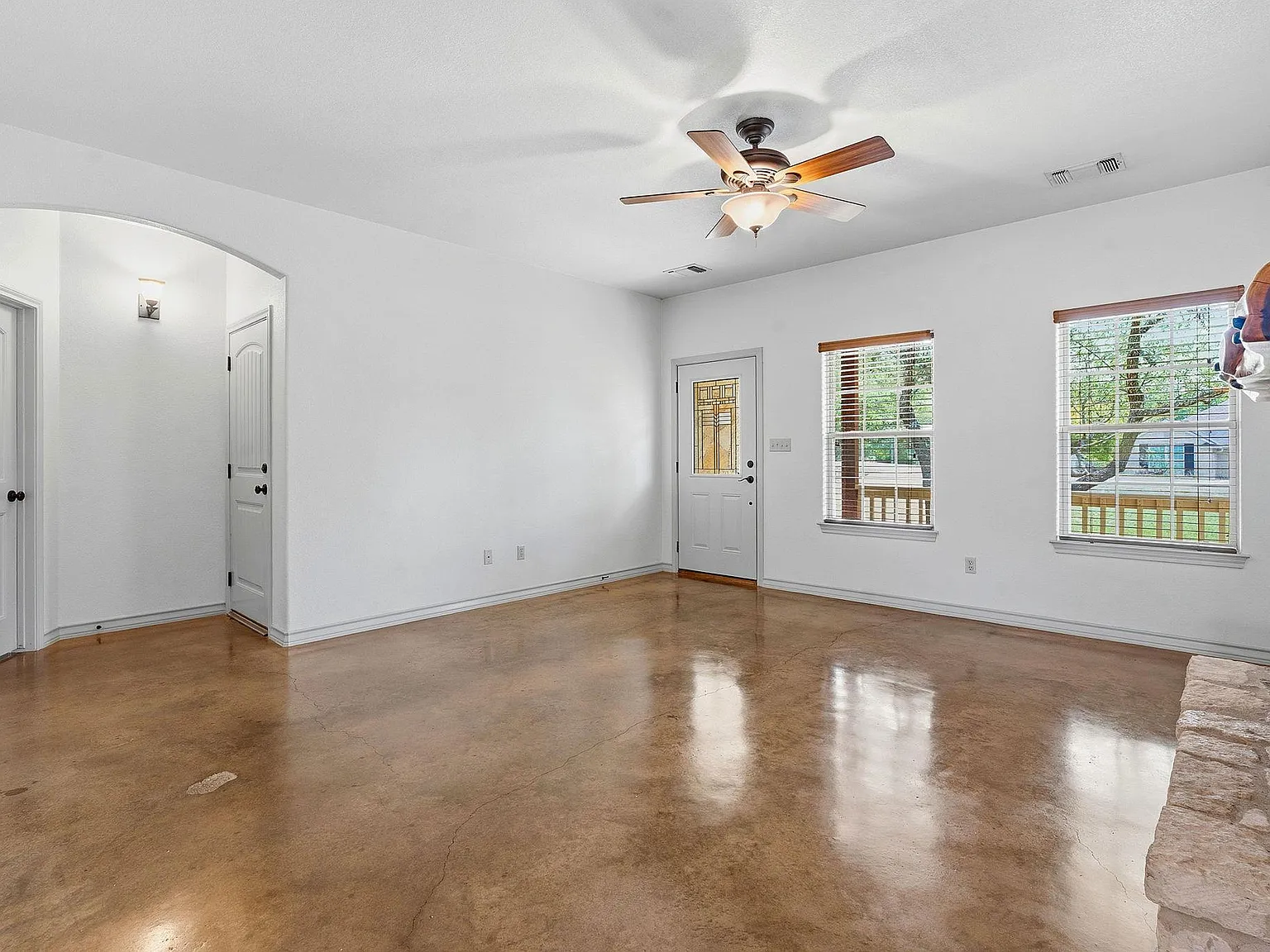 3 bed, 2.0 bath, 1145 sqft, $2,200 — Photo 4