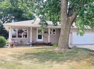 7 Country Club Pl, Garner, IA 50438
