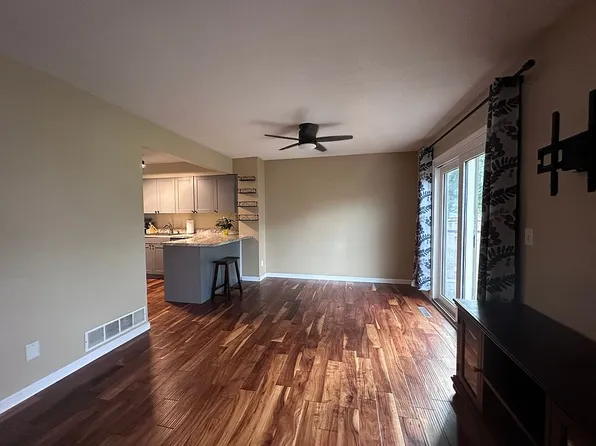 3640 Cedarwood Ct, Bettendorf, IA 52722