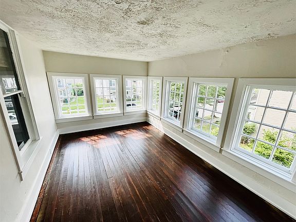 5th image of 43 1/2 S 19th St