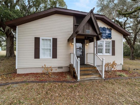 219 W McClendon St, Lady Lake, FL 32159