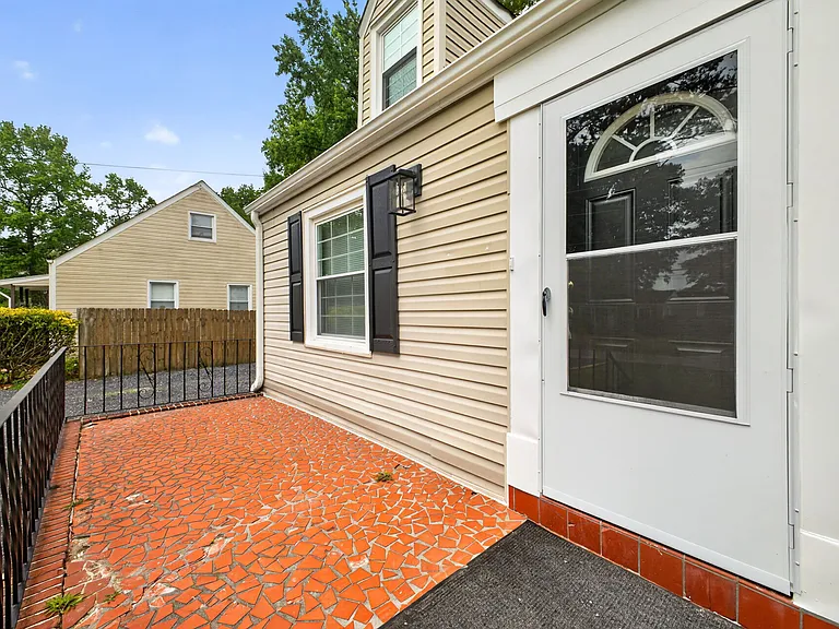 816 Martin Ave — Photo 3