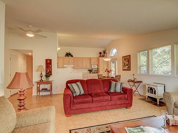5th image of 1295 Munson Dr