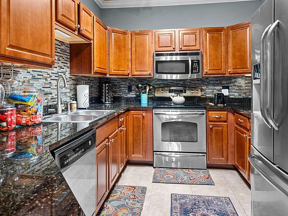3rd image of 1218 Suncrest Vlg